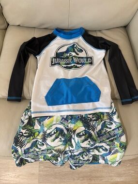 Jurassic World Boys' Blue & White Long-Sleeve Rashguard Swim Set